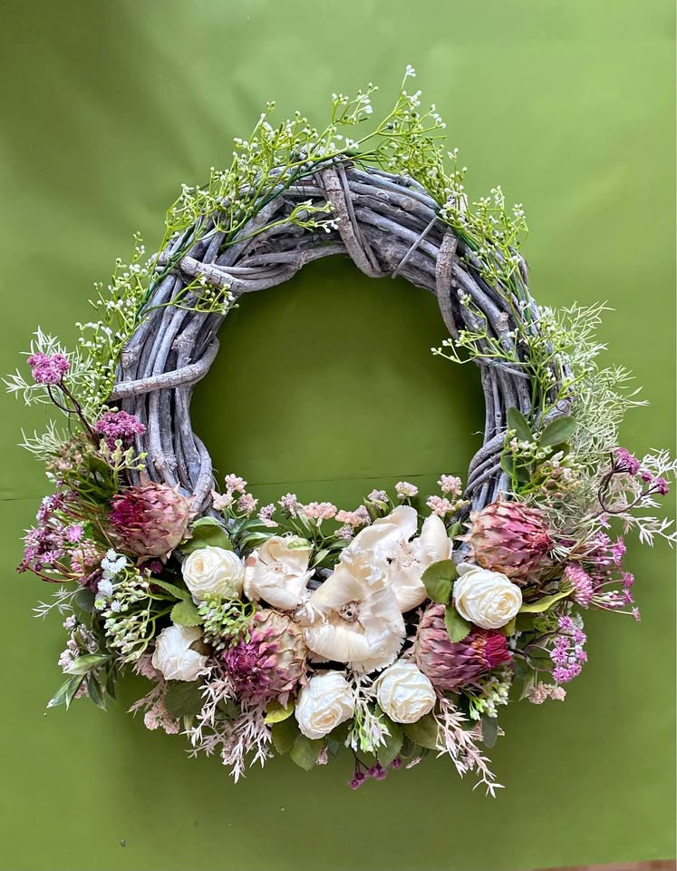 Unique decorative wreath