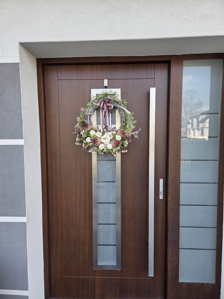 Unique decorative wreath