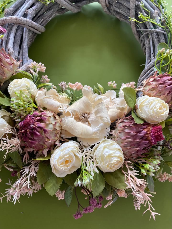 Unique decorative wreath