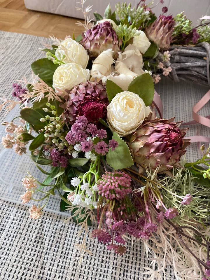 Unique decorative wreath