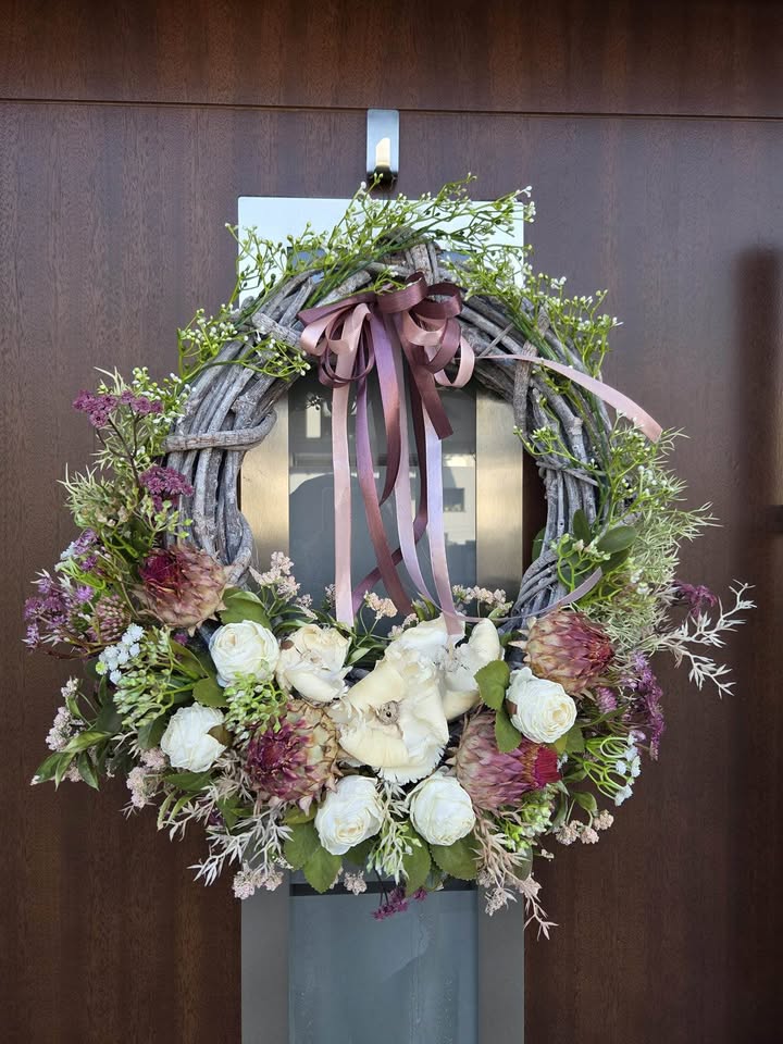 Unique decorative wreath